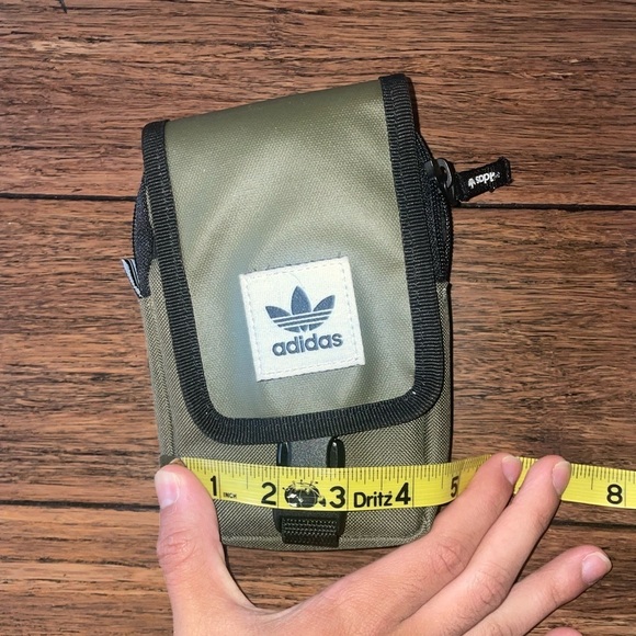 NWT Adidas crossbody bag sport bag phone bag travel bag small bag fall bag - Picture 3 of 16